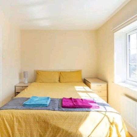 Ensuite Room Near Canal Southall Extérieur photo