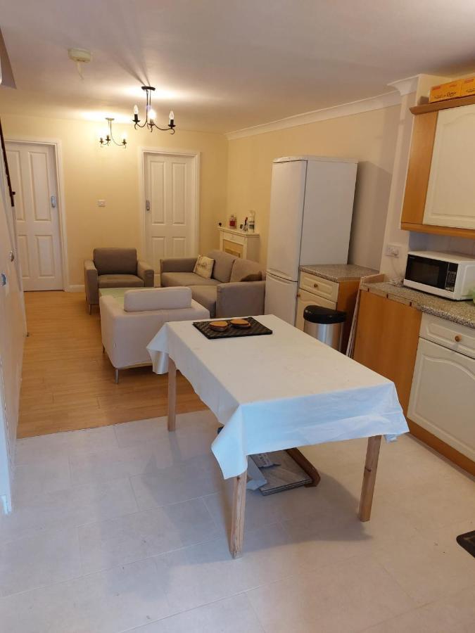 Ensuite Room Near Canal Southall Extérieur photo