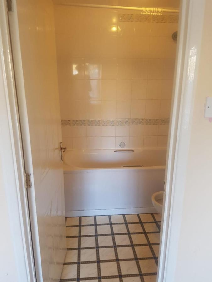 Ensuite Room Near Canal Southall Extérieur photo