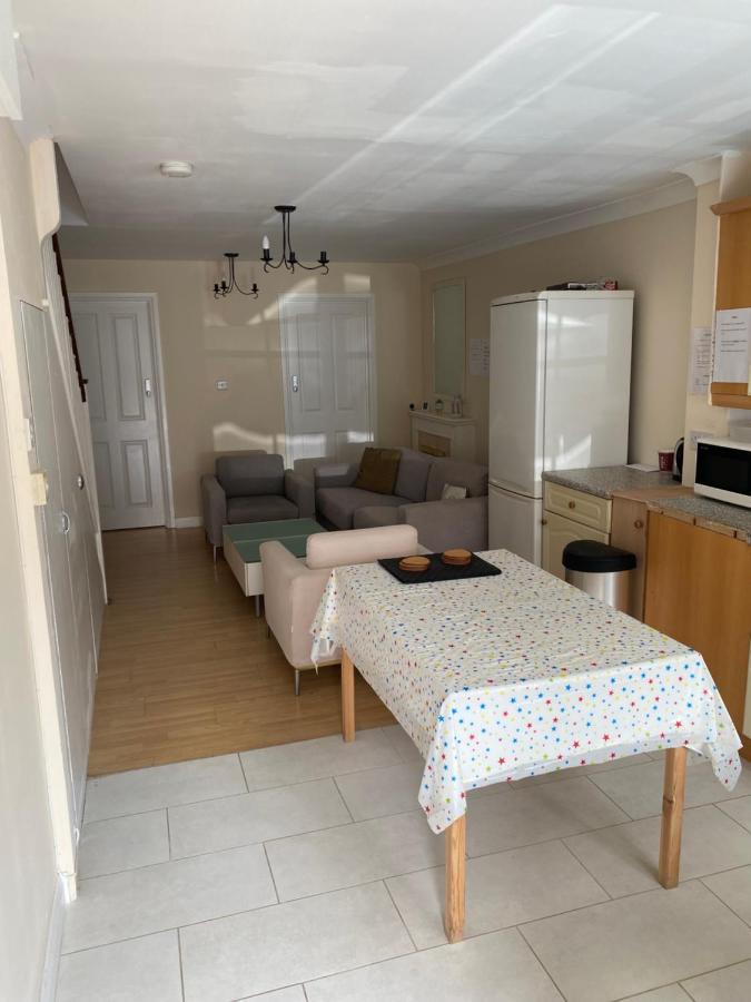 Ensuite Room Near Canal Southall Extérieur photo