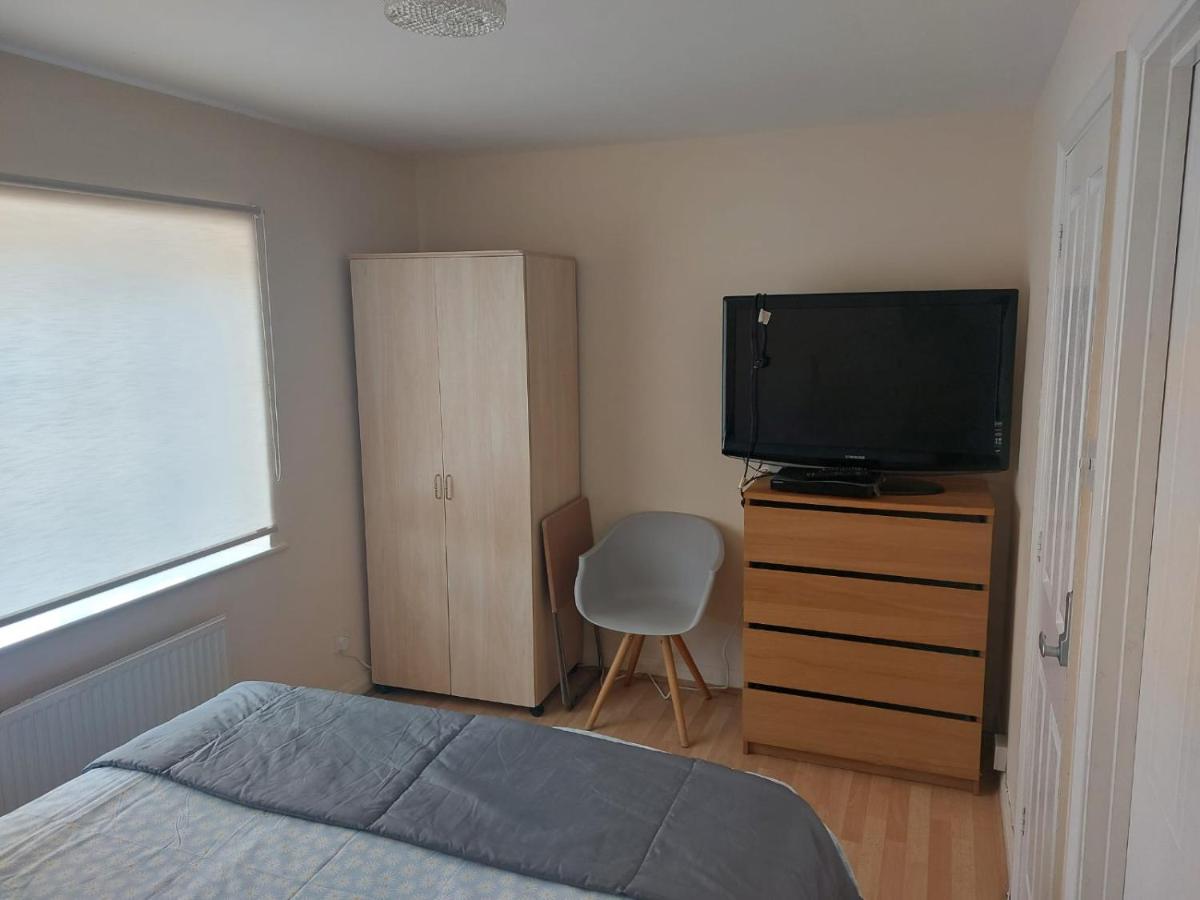 Ensuite Room Near Canal Southall Extérieur photo