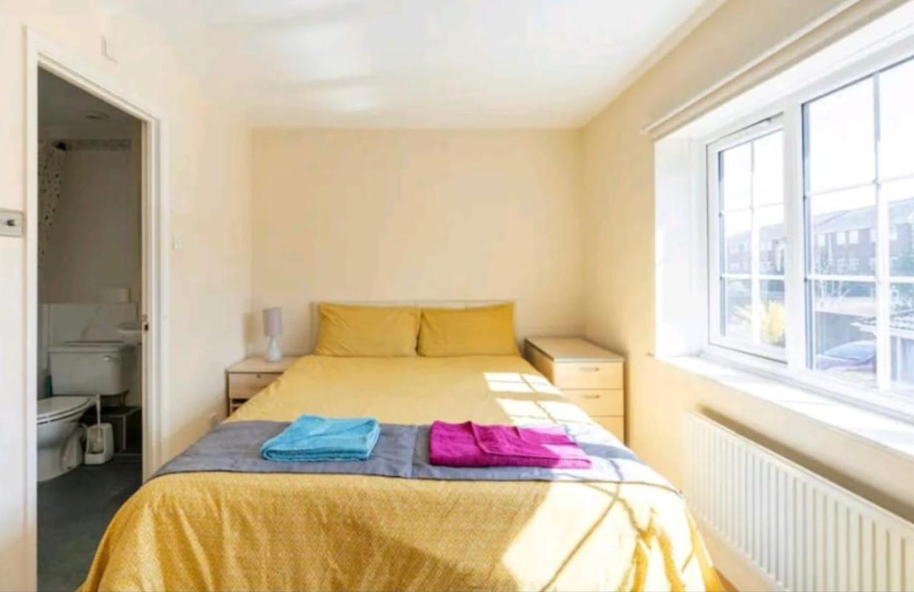 Ensuite Room Near Canal Southall Extérieur photo